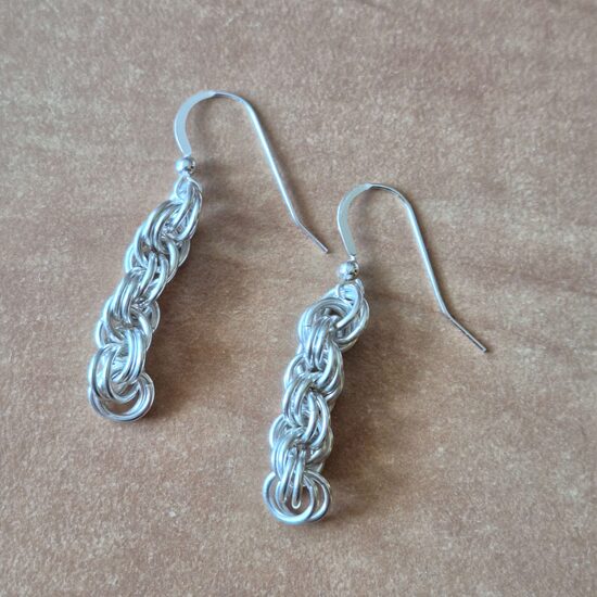 Rotas "chain maille" stilā