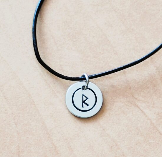 Pendant “RAIDHO” – amulet of journey – 12mm – RUNE-05